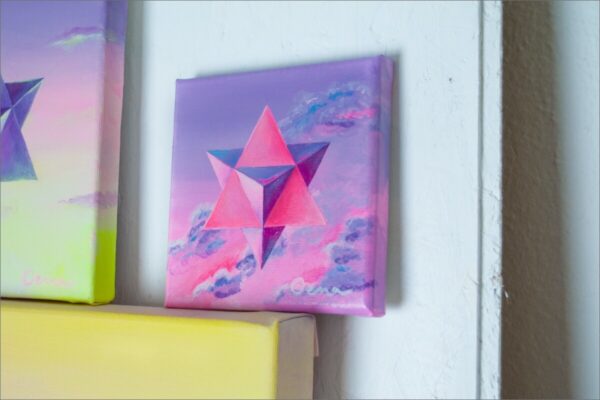 Spirituelle Kunst: Acrylbild auf Leinwand, heilige Geometrie, pink-lila Merkaba vor pink-lilafarbenem Wolkenhimmel Hintergrund