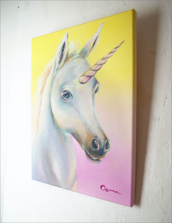 Spirituelle Kunst: Acrylbild auf Leinwand, weißes Einhorn Fohlen vor gelb-rosa Hintergrund
